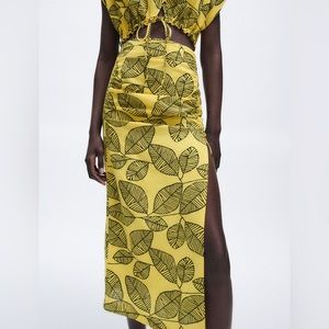 New w/o tag Zara midi floral yellow skirt sz large